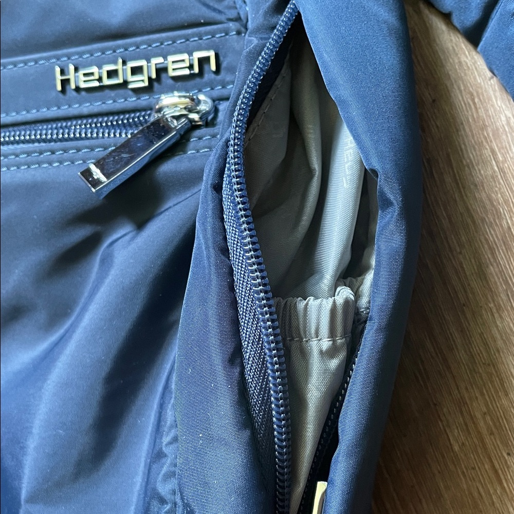Small Vogue Water Repellent RFID Backpack - Hedgren - Picture 7 of 7